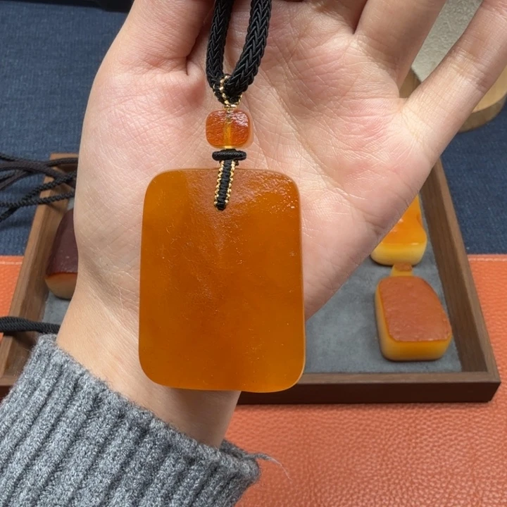 蜜蜡未镶嵌吊坠(赠链)