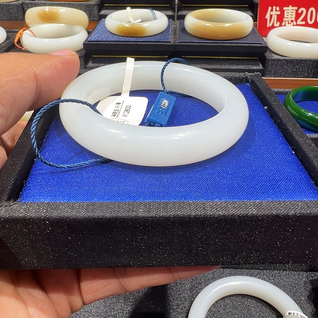 小***常未镶嵌手镯和田玉尾款