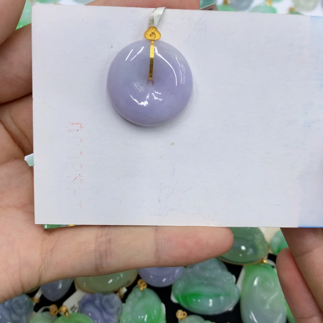 翡翠18K金镶嵌颈饰平安扣