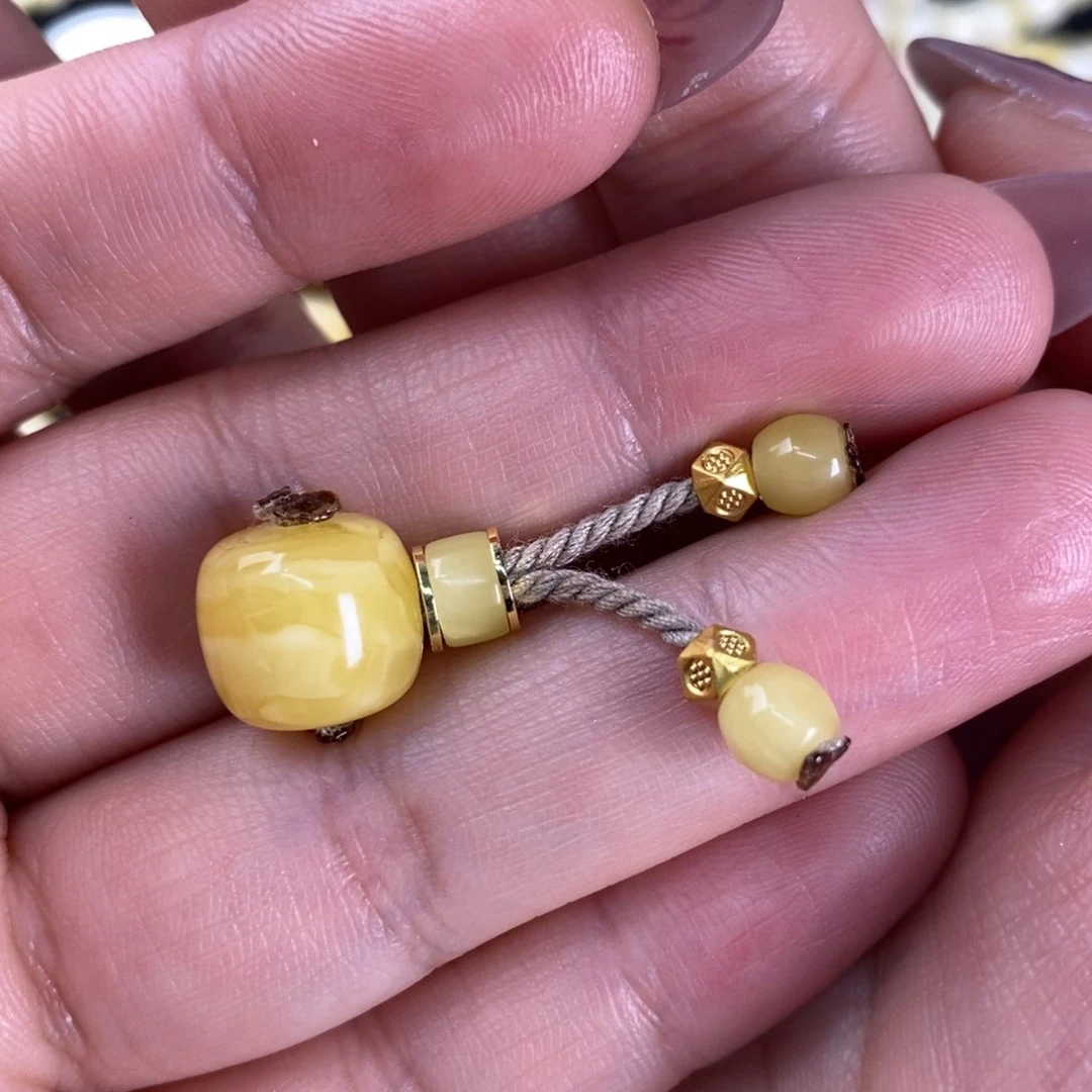 琥珀裸石未镶嵌旧****代蜜蜡