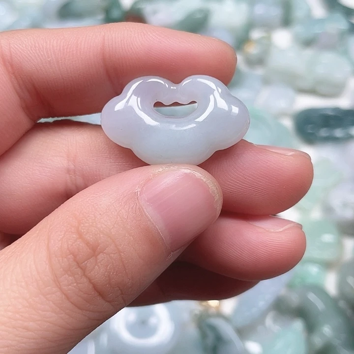 翡翠未镶嵌颈饰祥云锁