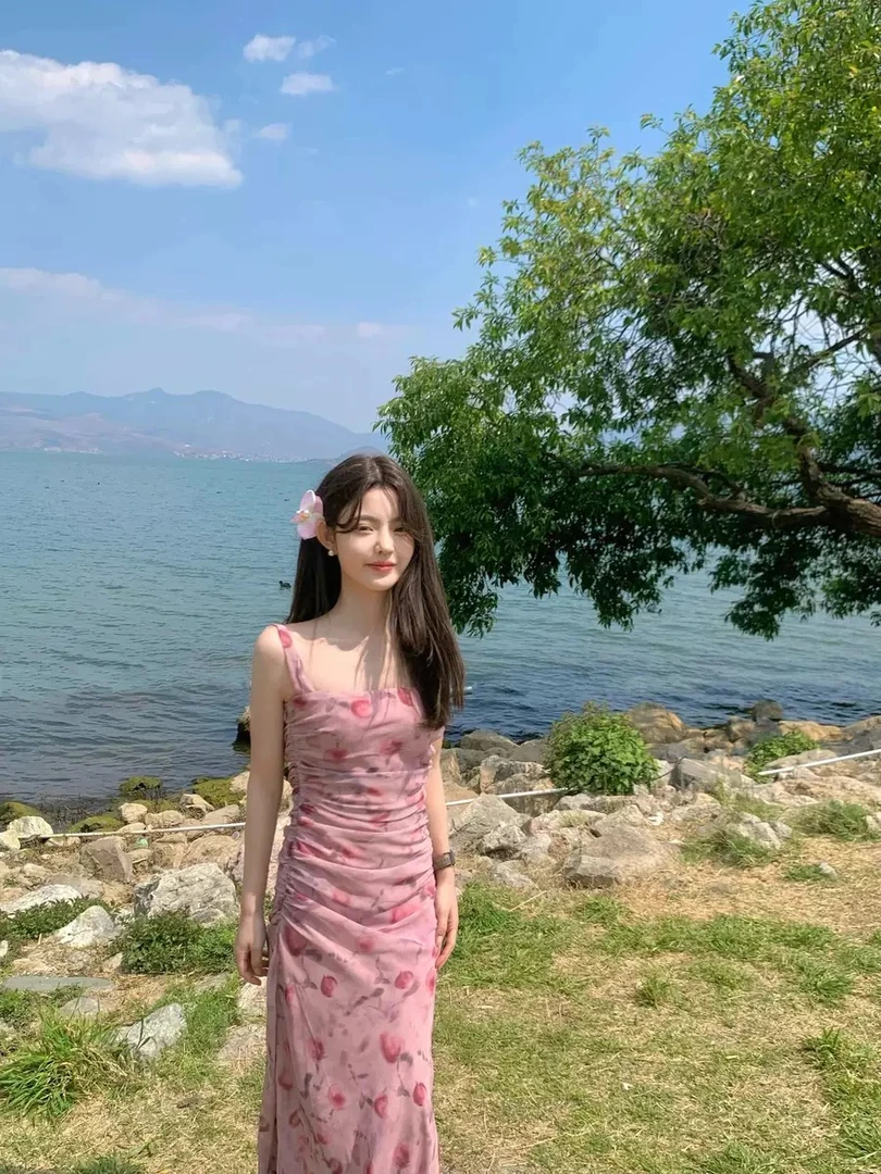 法式玫瑰碎花吊带连衣裙女夏季2025新款海边度假修身长裙0754