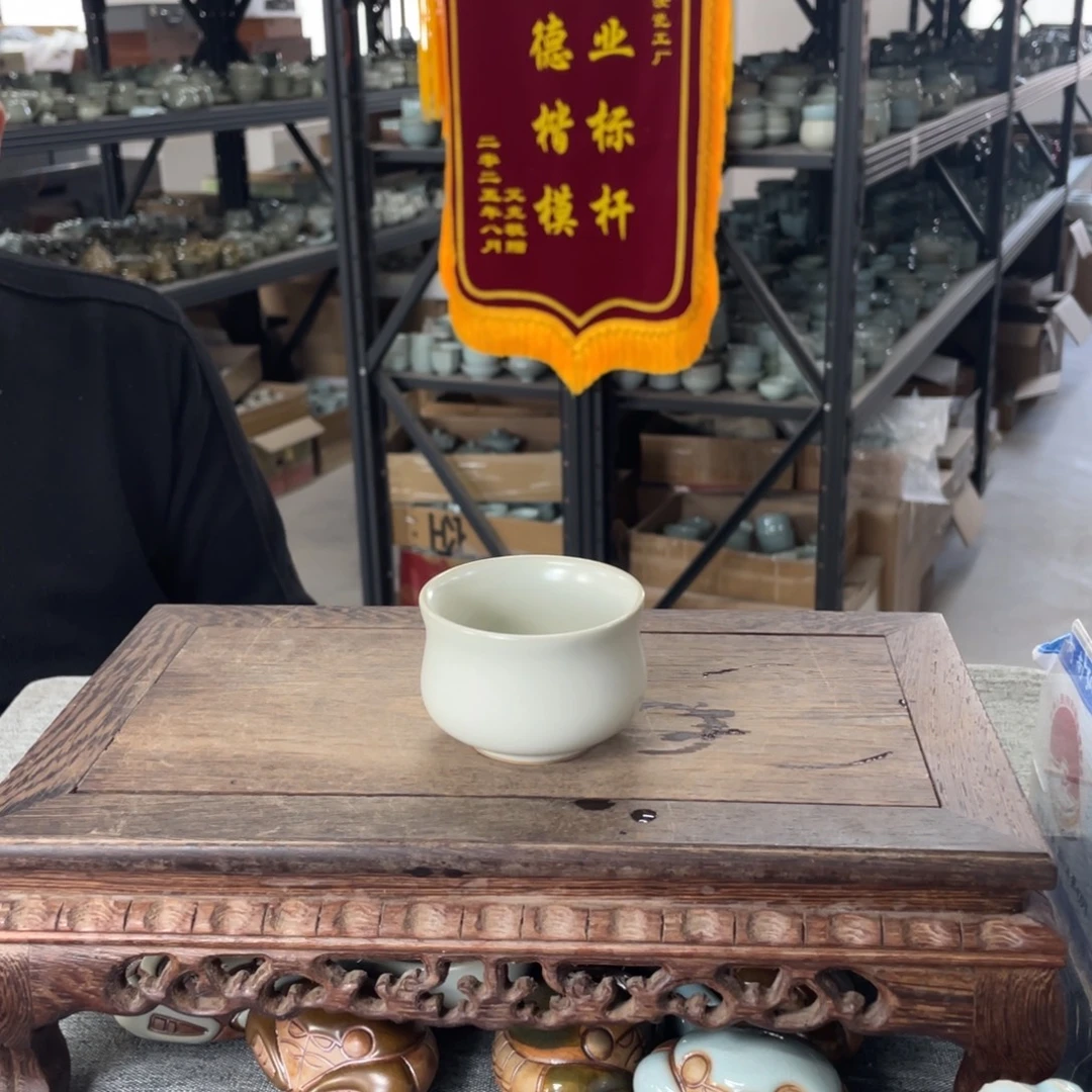 瓷片月白釉玉兰杯