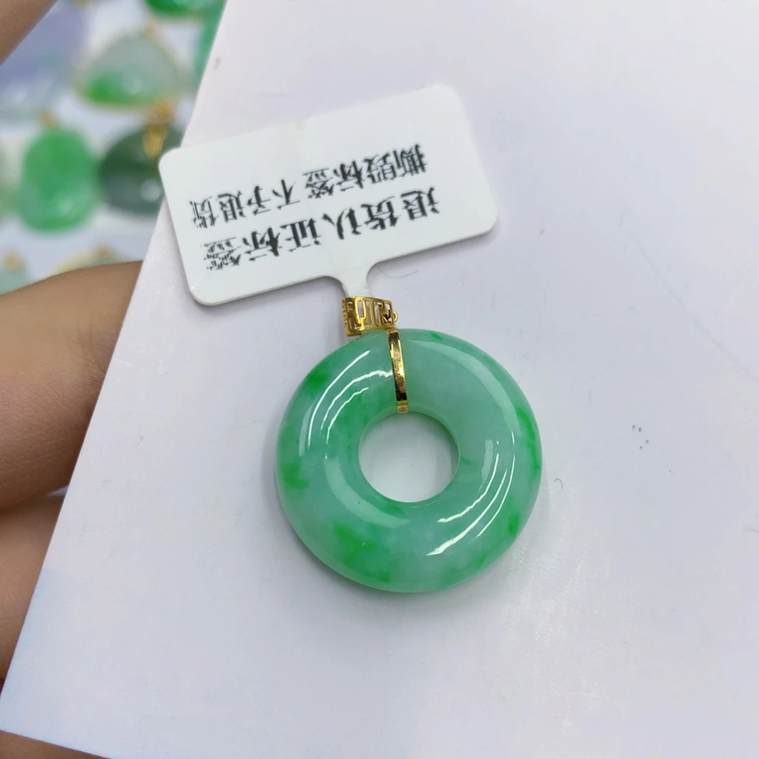 翡翠18K金镶嵌颈饰翡翠
