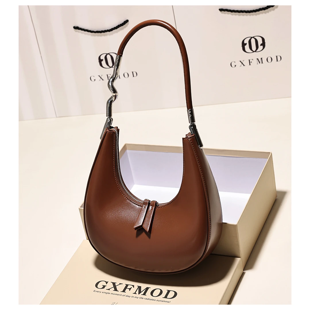 GXFMOD原创设计牛皮复古月牙腋下包女2025早秋新款高级感法棍包包