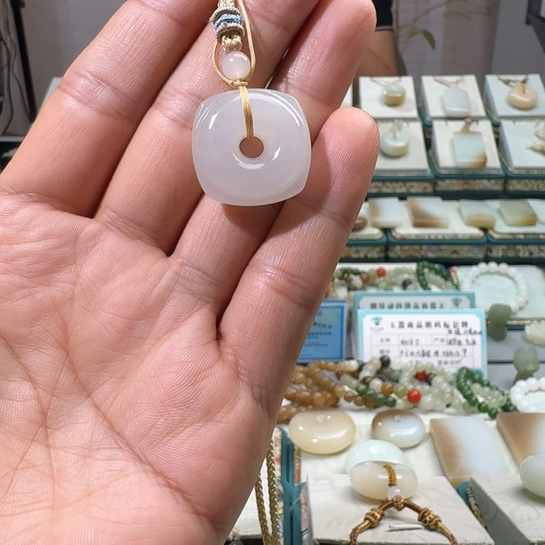 颈饰未镶嵌和田玉
