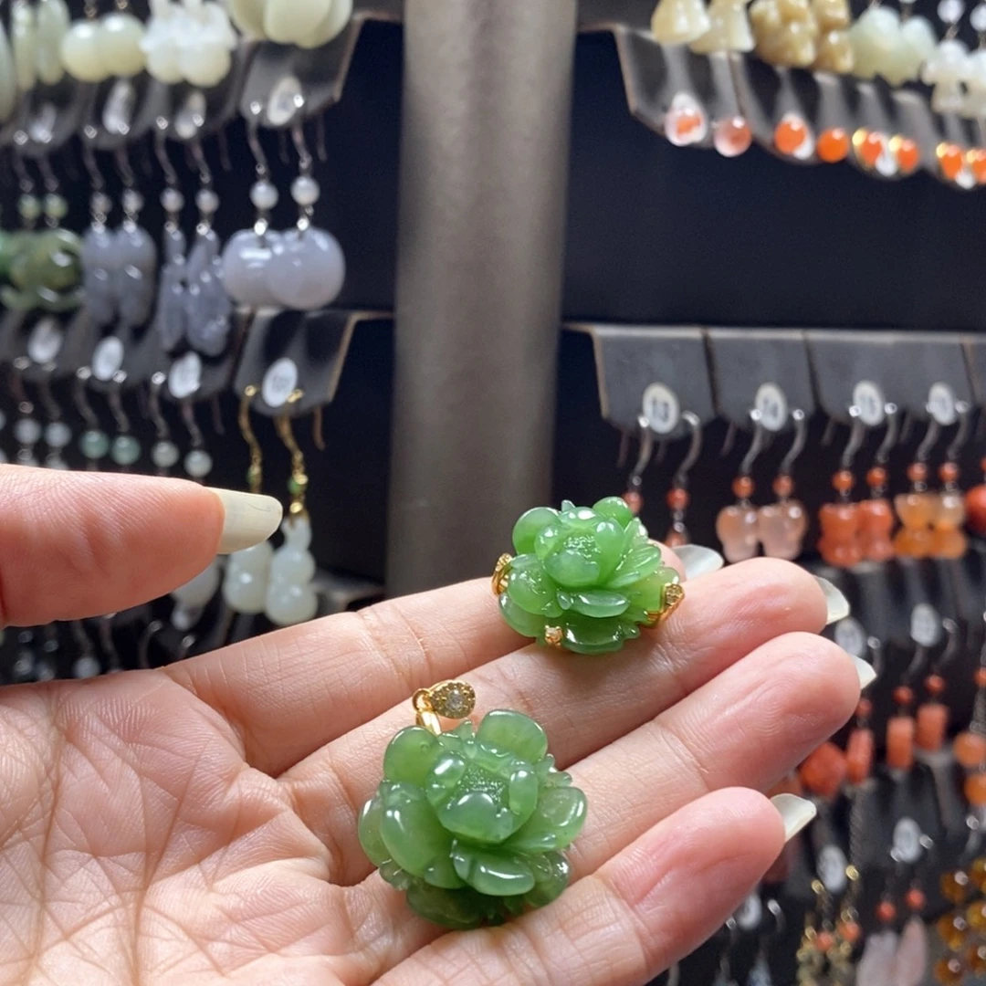 一***球和田玉银S925镀金镶嵌耳饰