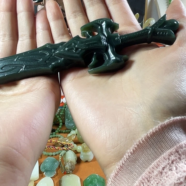 **** 和田玉（青玉）未镶嵌摆件