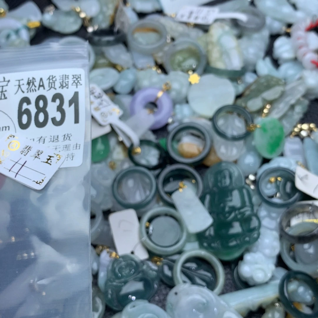 翡翠颈饰未镶嵌6831。