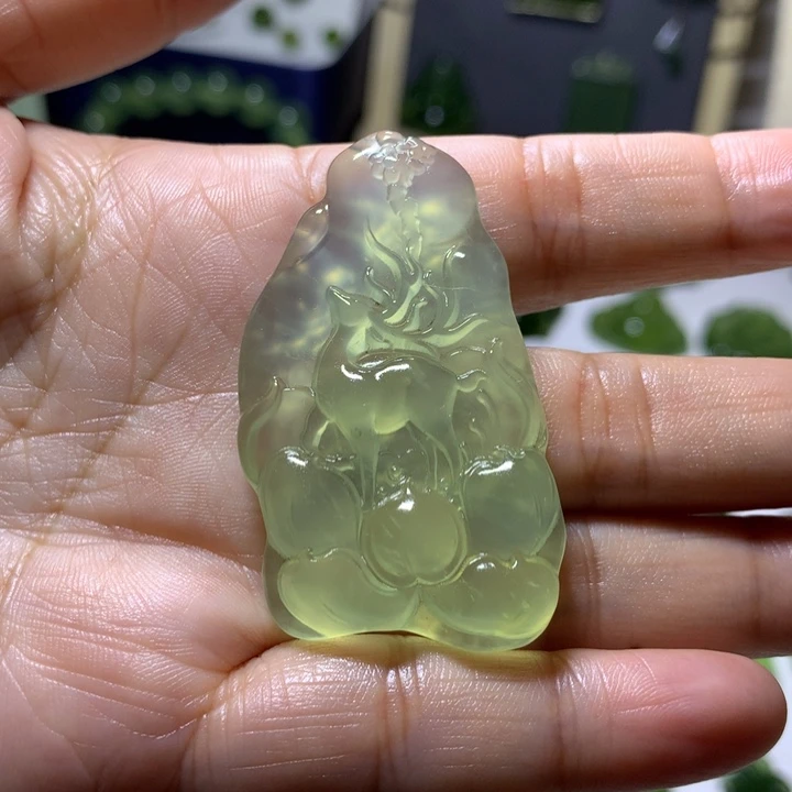 岫玉未镶嵌颈饰吊坠
