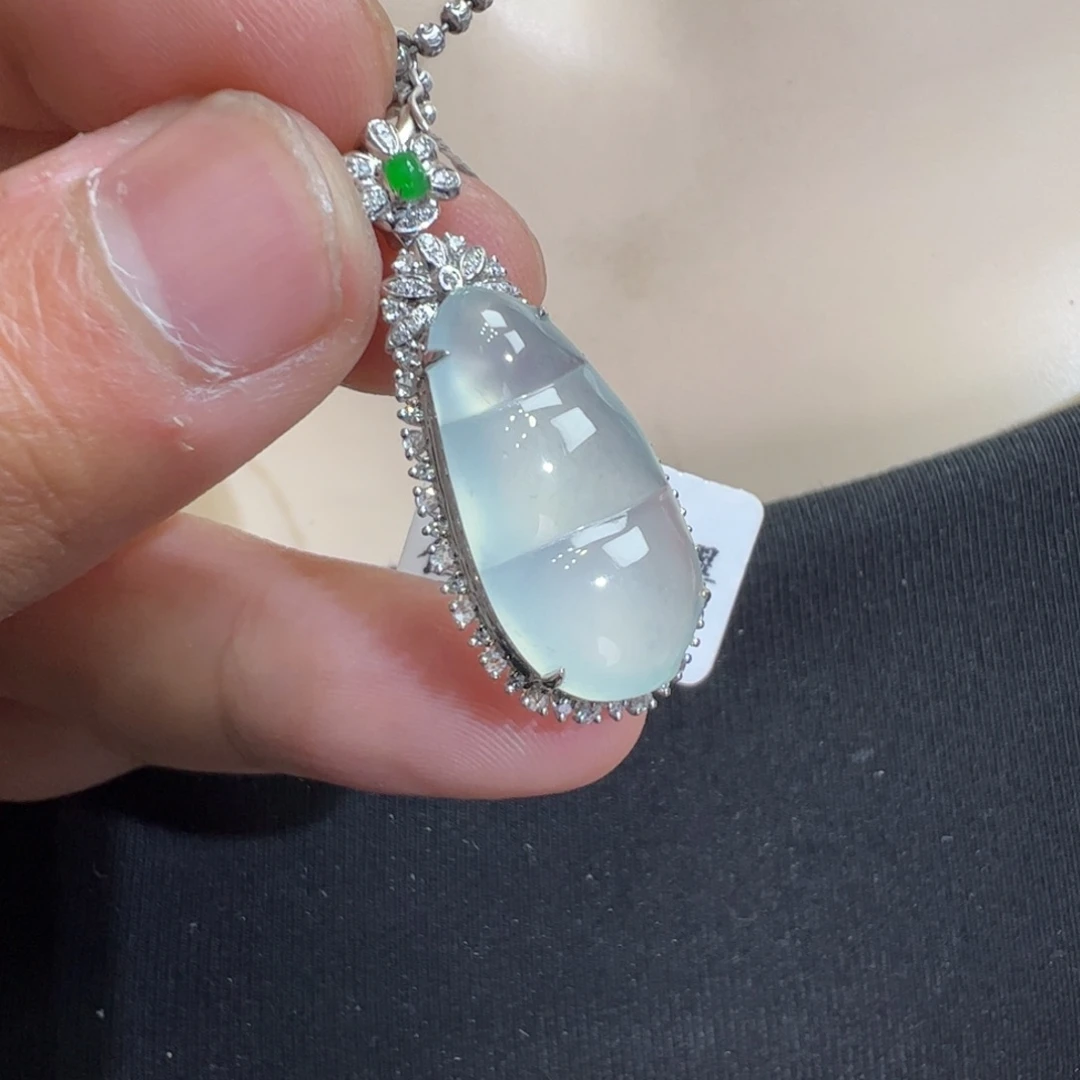 翡翠吊坠(不含链)18K金镶嵌