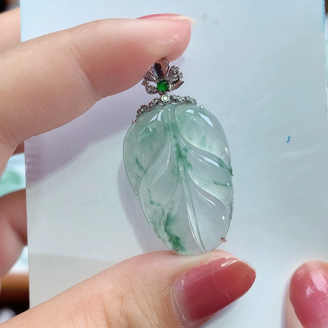 翡翠18K金镶嵌颈饰叶子