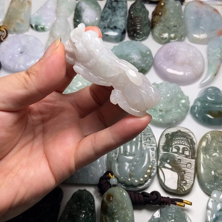 翡翠未镶嵌颈饰貔貅54