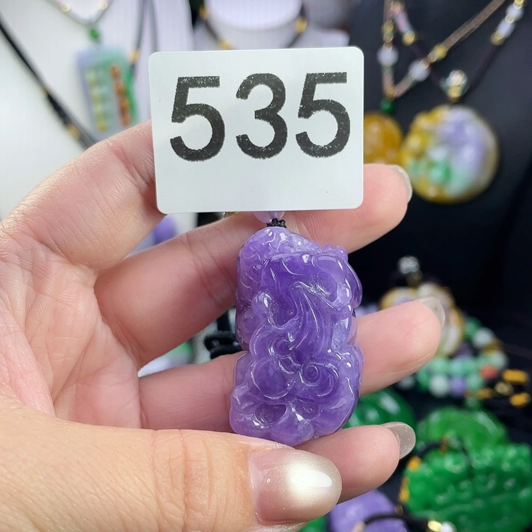 翡翠未镶嵌吊坠(赠链)