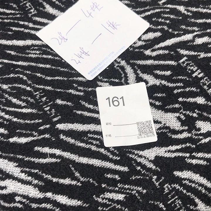 161黑白花水貂绒2米