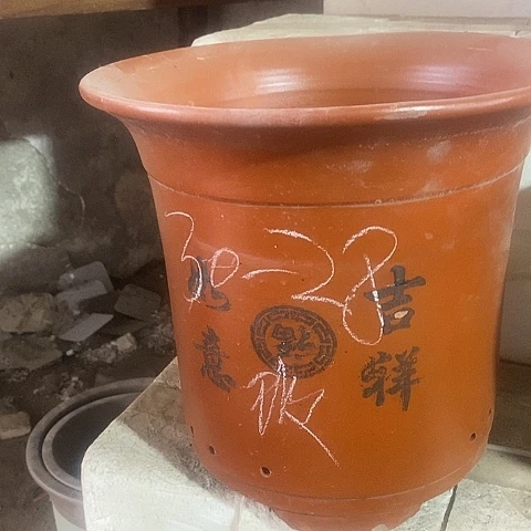 中国宜兴紫砂花盆，