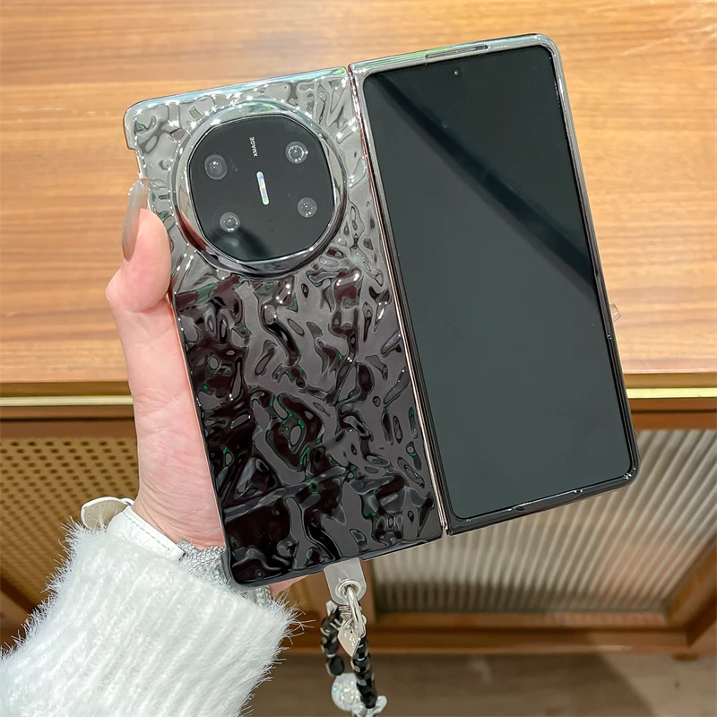 适用华为MateX5手机壳电镀水波纹黑白MateX6折叠屏手链女款保护套