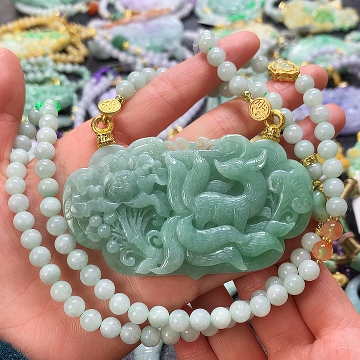 翡翠颈饰未镶嵌吊坠