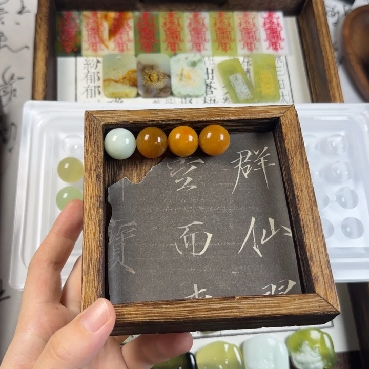 黑***桃蛇纹石玉合金颈饰