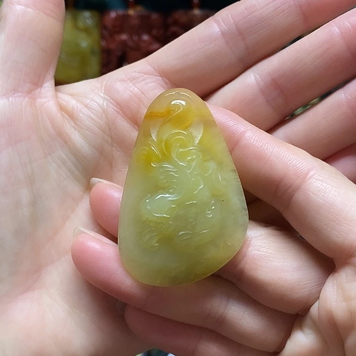 岫玉未镶嵌吊坠(赠链)
