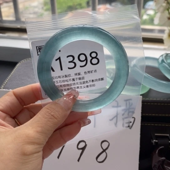 夏**。53尺寸石英质玉