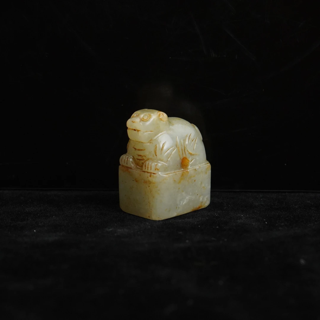 【清】玉瑞兽印章（高3.1cm宽2.4cm重31.8g）QT039