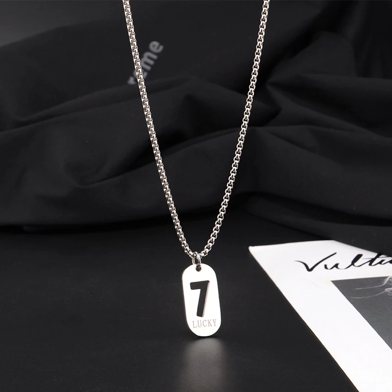 钛钢吊坠 欧美幸运数字7嘻哈个性方牌吊坠钛钢项链女男潮卫衣链配