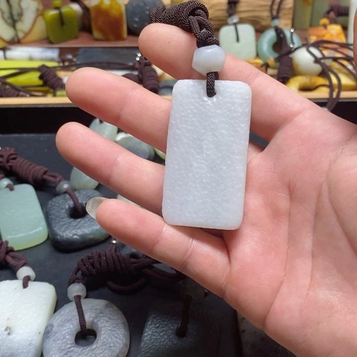 蛇纹石玉挂件未镶嵌黑*