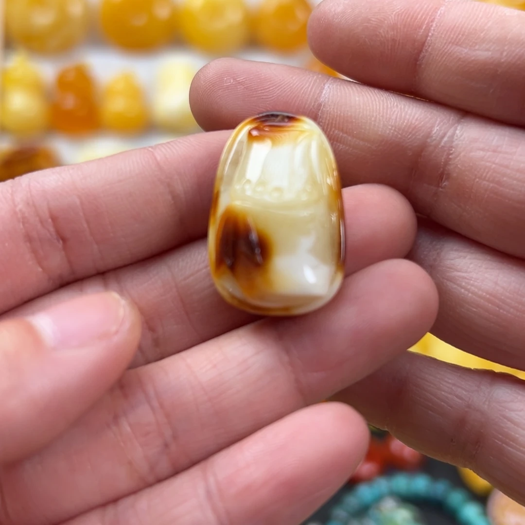 蜜蜡未镶嵌颈饰4.1克