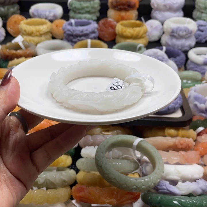 石英质玉未镶嵌手镯