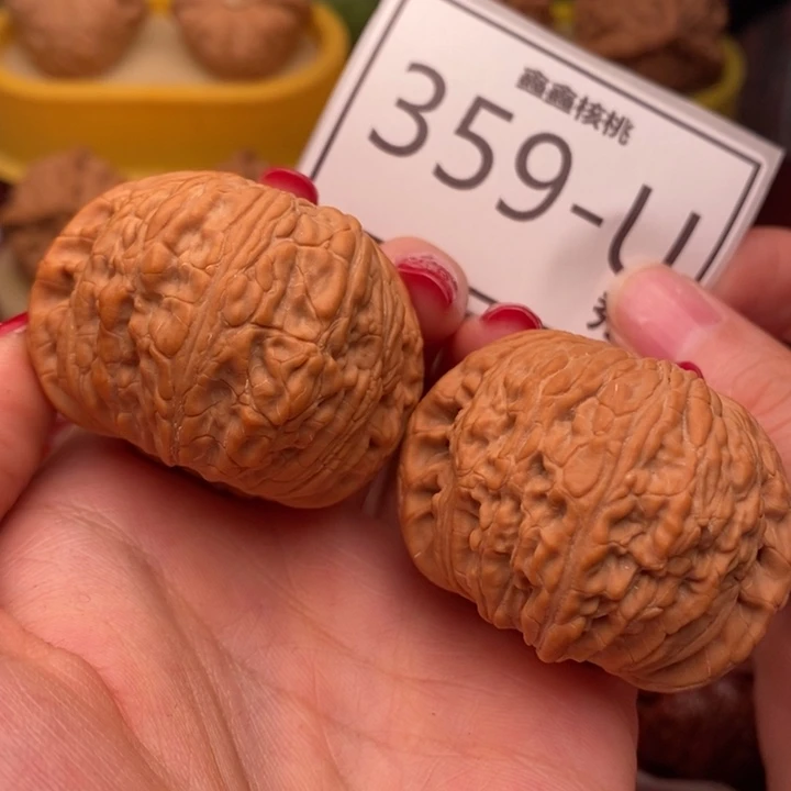 桃核把件泥鳅背45……