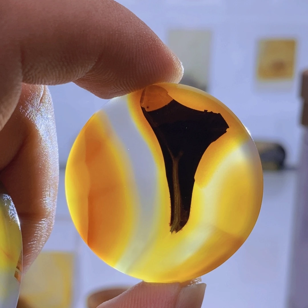 白***山玛瑙/玉髓吊坠(不含链)未镶嵌