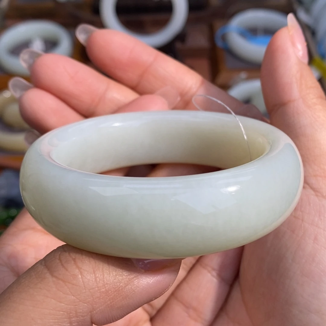 和田玉未镶嵌手镯清货