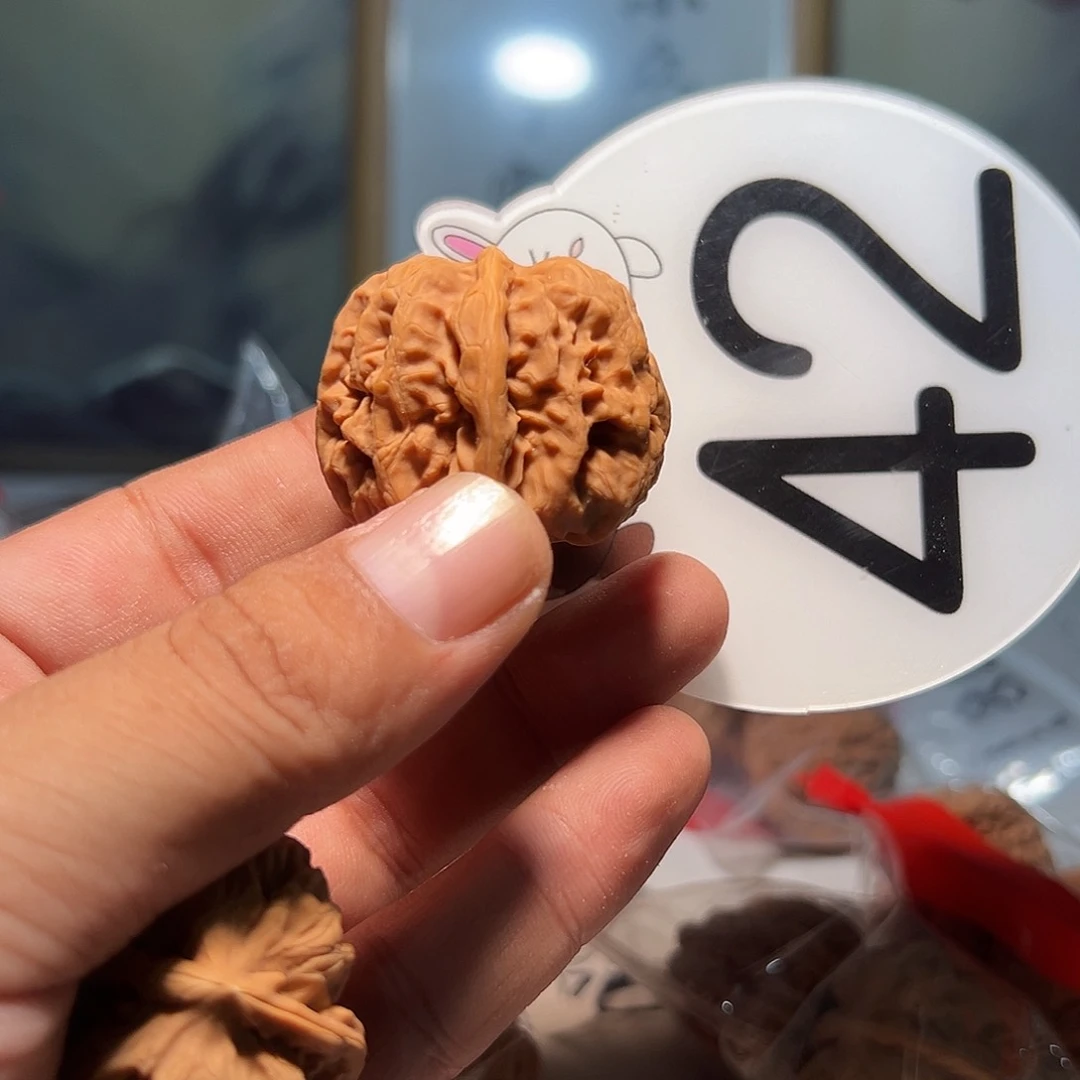 天***我文玩核桃，白色42号