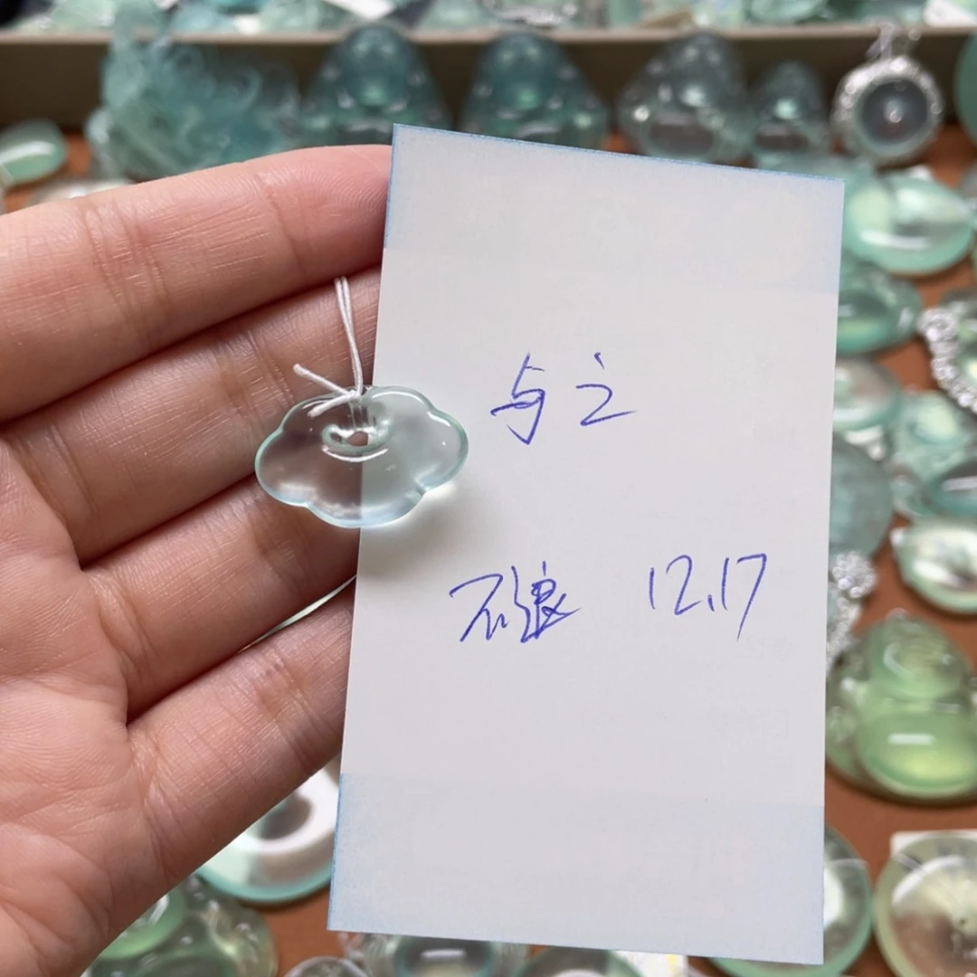 与***i蛇纹石玉未镶嵌颈饰