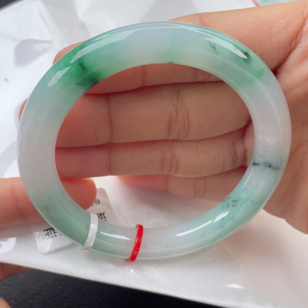 翡翠手镯（圆镯）未镶嵌