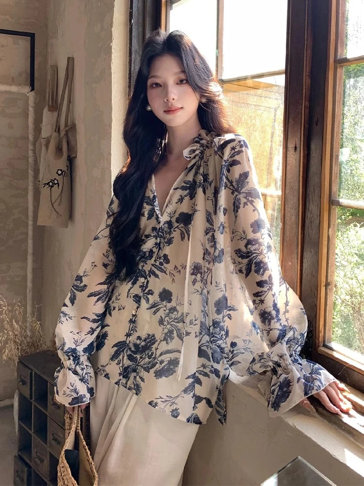慵懒系带长袖碎花小衫女款2025秋季新款度假设计感防晒雪纺上衣
