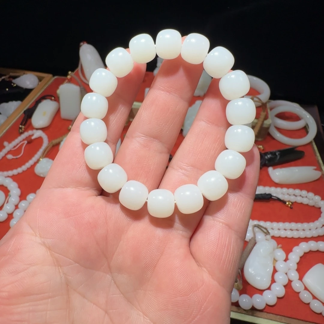 和田玉未镶嵌吊坠(赠链)