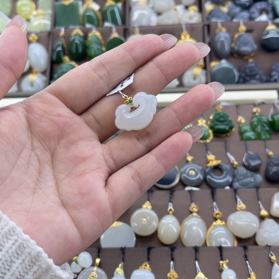 和田玉18K金镶嵌吊坠(赠链)