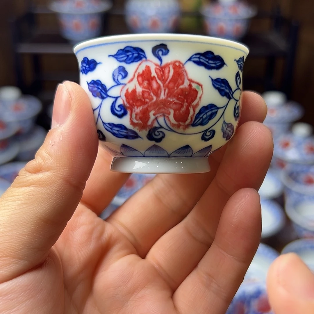 青花釉里红山茶花炉式杯活动款