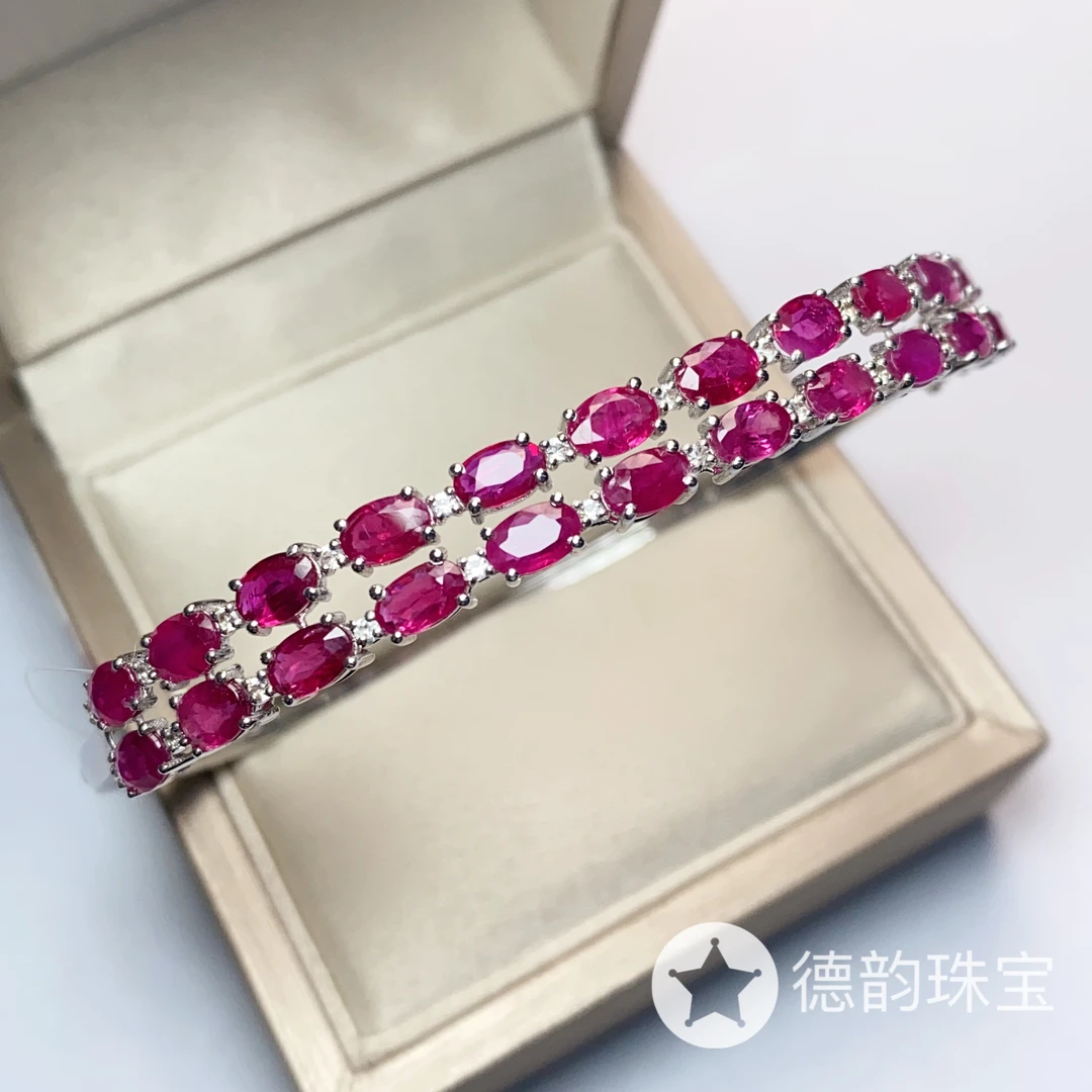 18K金镶嵌红宝石手镯