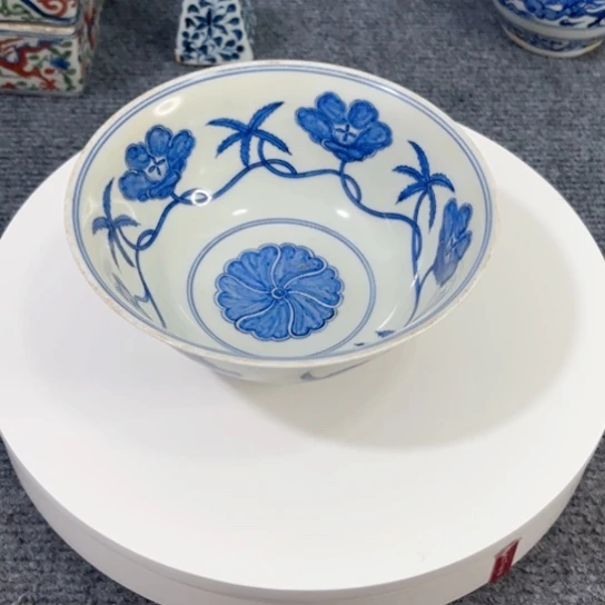 江***鸿壶一个青花缠枝花绘碗
