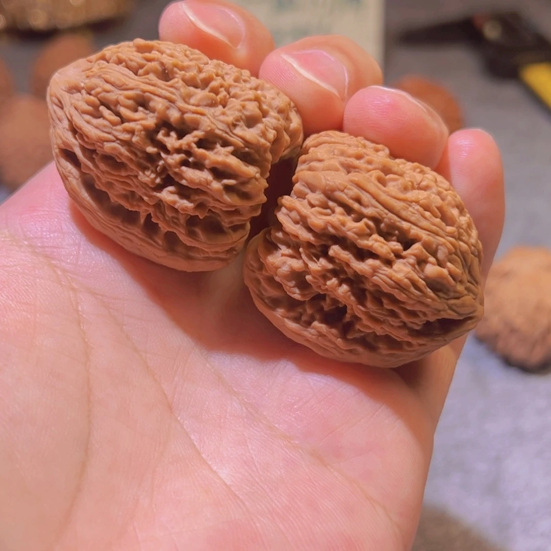 桃核把件35异形南疆石高炮拉丝凹底蚂蚁纹