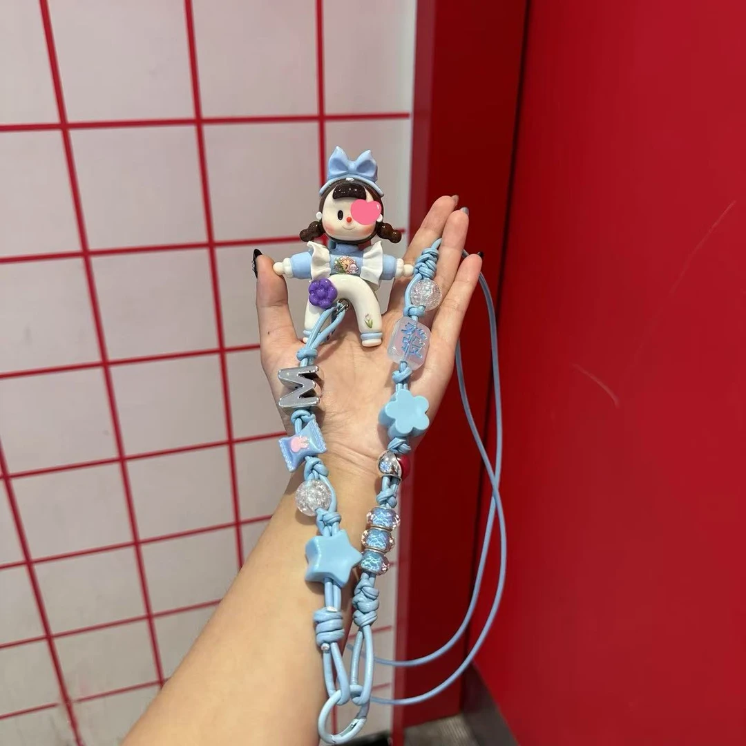 A123纯手工粘土捏制小蓝妹妹手机斜挎链绳