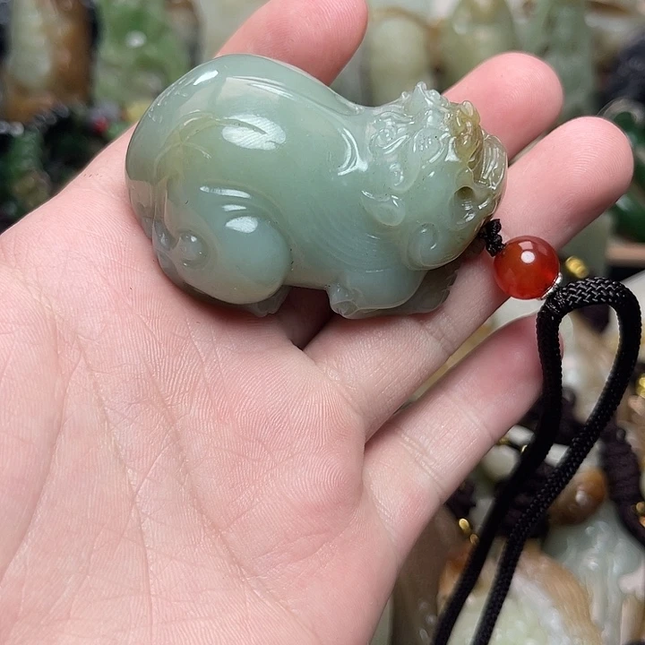 和田玉未镶嵌把件