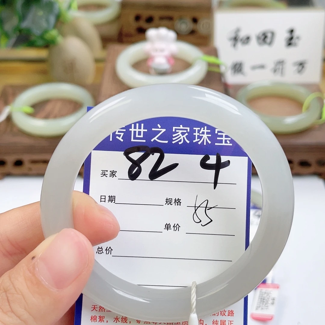 和田玉手镯未镶嵌