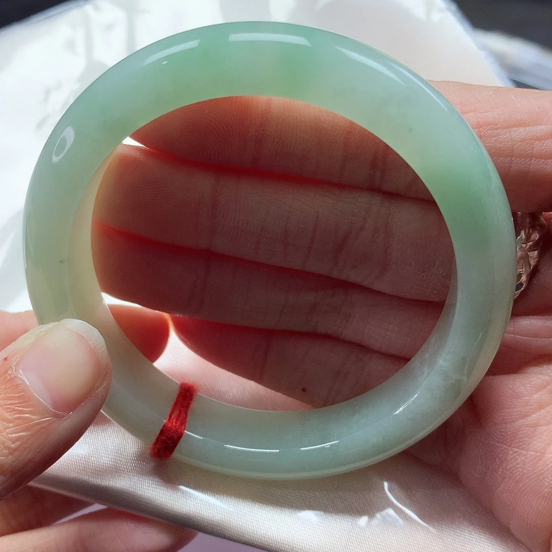 翡翠手镯未镶嵌55.6圈