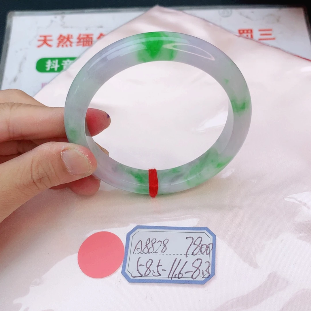翡翠手镯未镶嵌翡翠