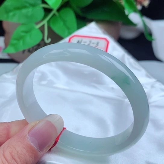 翡翠手镯未镶嵌       贵妃55 冰飘蓝花