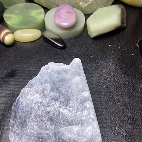 和田玉足铂镶嵌珠宝奇石